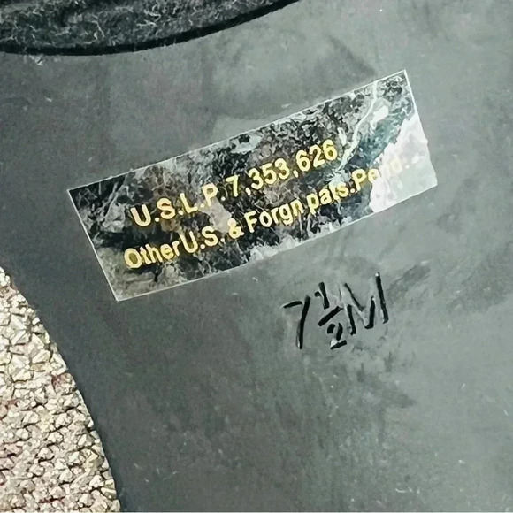 GUESS GOLDEN PUMPS SIZE 7 1/2 LIKE NEW WOMENS - Picture 6 of 14